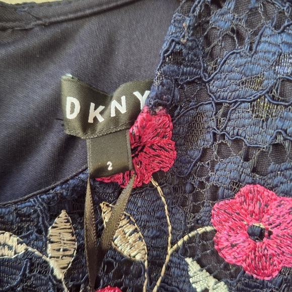 NWT DKNY Womens Embroidered Lace Sleeveless Floral Navy/Pink Dress Size 2 - Picture 3 of 10